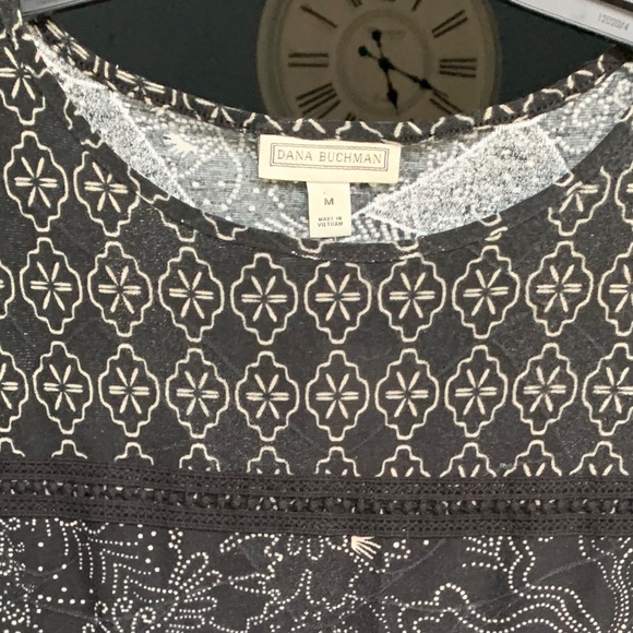 EUC Dana Buchman shirt-sleeve women’s top, sz M - Picture 3 of 3